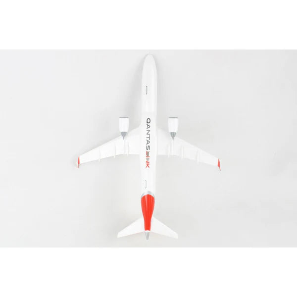 1/100 QANTAS E190