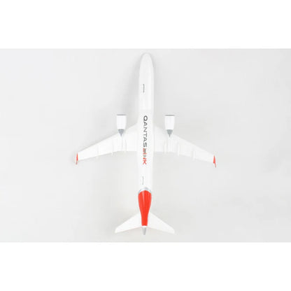 1/100 QANTAS E190