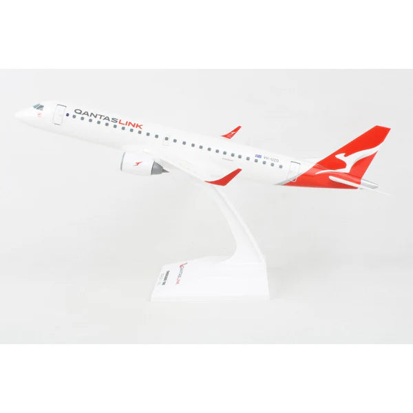 1/100 QANTAS E190